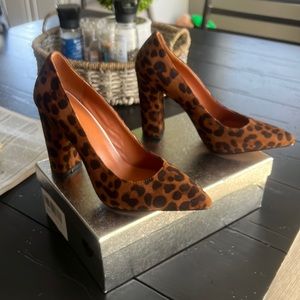Never Worn Leopard Pump